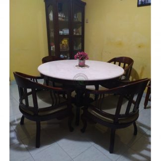 traditional round dining tables